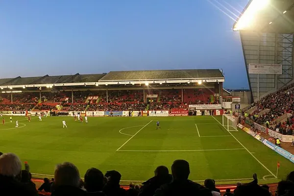 Aberdeen Negotiates for Stephen Robinson