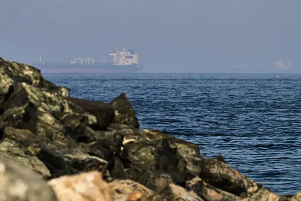 American Forces Strike Iranian Ports Near Strait of Hormuz