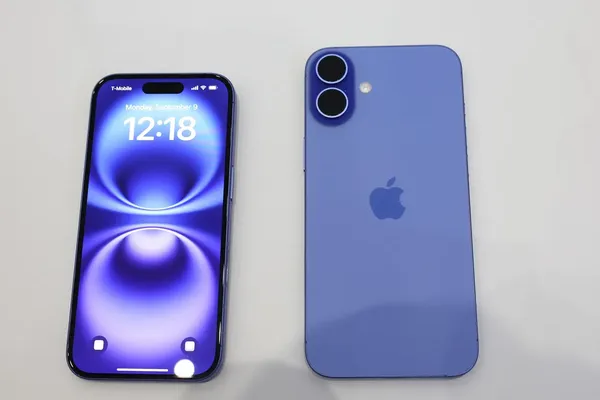 Apple Pushes Emergency Security Update to All iPhone Users