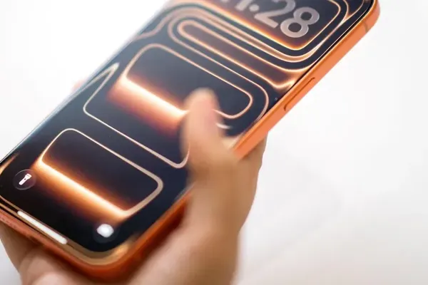 Apple Urges iPhone Users to Enable Urgent Security Fix