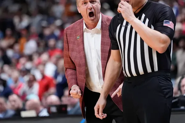 Arizona Beats Arkansas to Reach Elite Eight