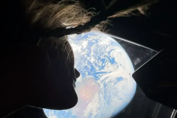 Artemis II Crew Approaches Moon for Historic Flyby
