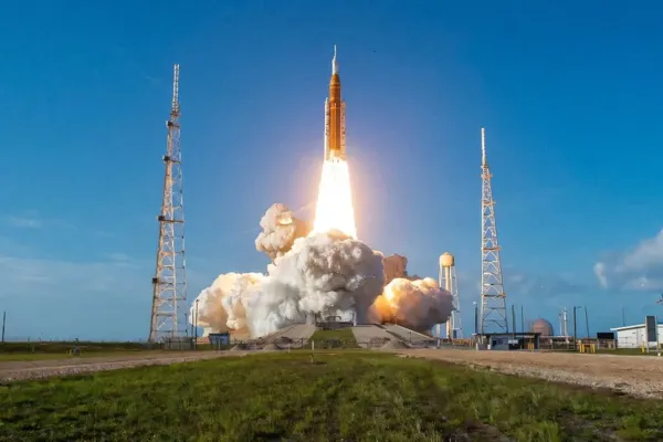 Artemis II Crew Faces Technical Flaws During Moon Voyage