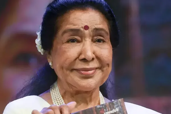 Asha Bhosle Hospitalization Report Draws Scrutiny in Mumbai