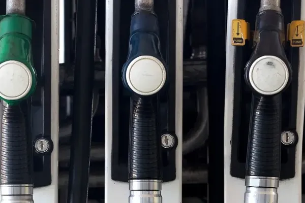 Australia Tells Drivers to Cut Fuel Use During Shortage