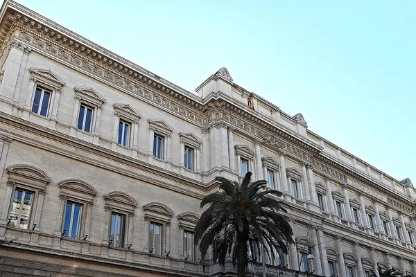 Bank of Italy Slashes Growth Forecast to 0.5 Percent