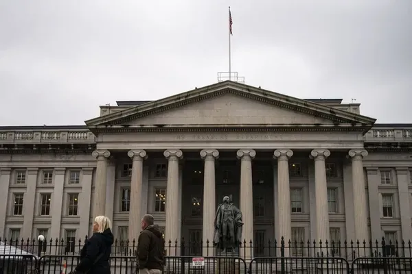 Bessent Denies Treasury Role in Oil Market Intervention