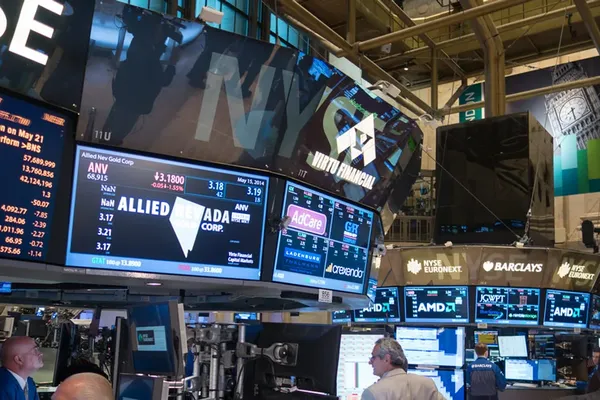 Bond Yields Swing Between Inflation and Recession Fears