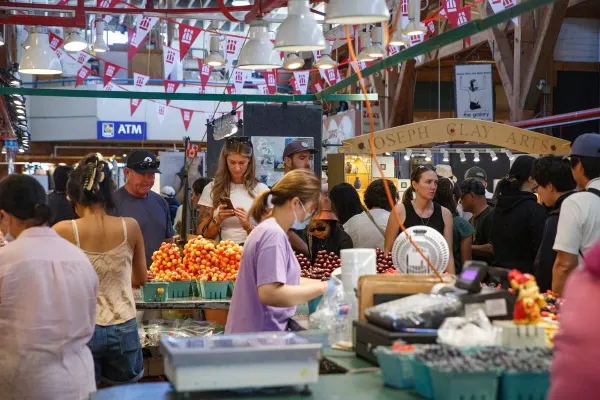 Canadian Retail Sales Defy Looming US Tariff Threats