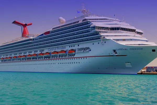Carnival Sinks While Royal Caribbean Beats Fuel Price Hike