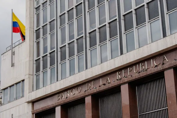 Central Bank Raises Rates Despite Finance Minister Protest