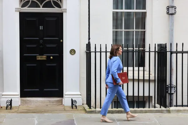 Chancellor Rachel Reeves Loses Billions in Gilt Selloff