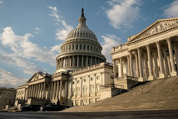 Democrats Open House Edge as GOP Cash Lead Shapes 100-Day Sprint