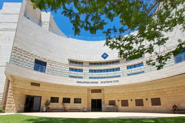 Doctors Turn to Virtual Reality to Combat Rising Hospital Violence