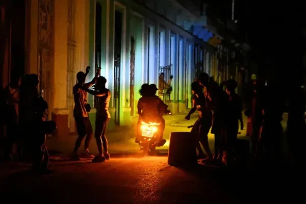 Donald Trump Threatens to Seize Cuba During Power Collapse