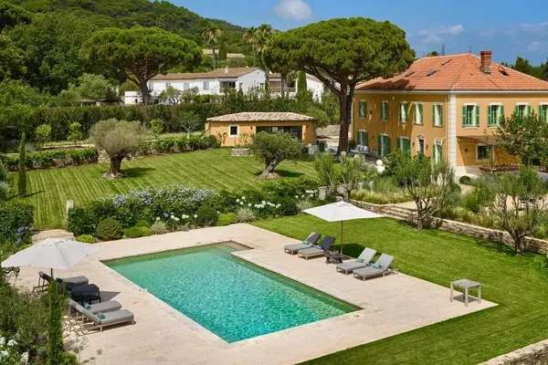 Elite Travelers Pivot to Historic Estates in 2026 Season