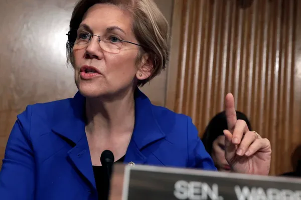 Elizabeth Warren Targets Amazon Over Government Contract Pricing
