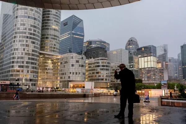 Euro Area Business Activity Sags Under War Pressures