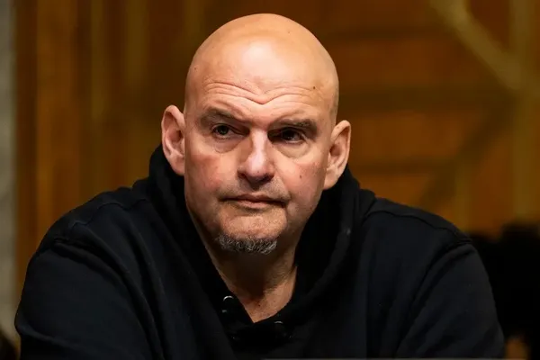 Fetterman Backs ICE Airport Deployment During DHS Shutdown