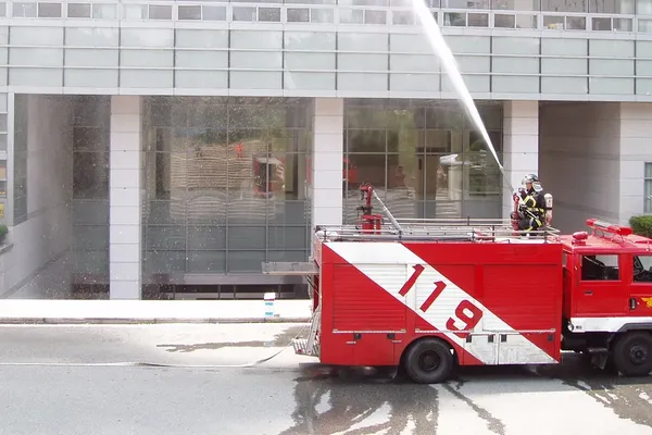 Firefighters Perish Fighting South Korea Warehouse Fire