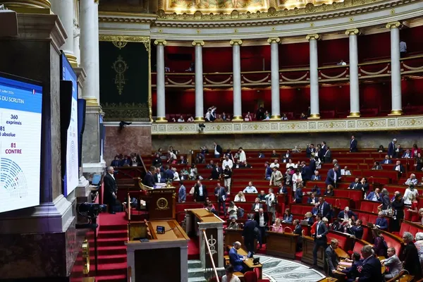 French Lawmakers Set Under-15 Account Cutoff for Social Platforms
