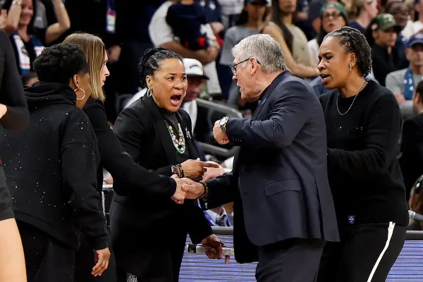 Geno Auriemma and Dawn Staley Clash After UConn Loss