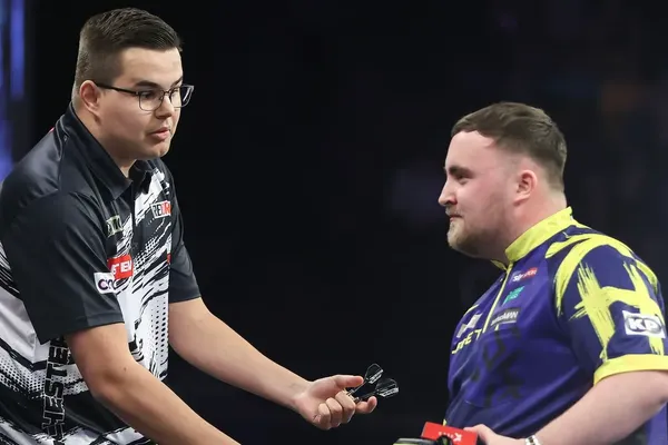 Gian van Veen Slams Luke Littler in Manchester Clash