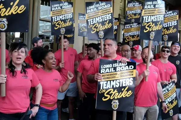 Governor Hochul Announces Tentative Deal to End LIRR Strike