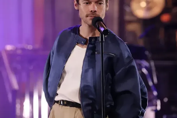 Harry Styles Performs New Album Tracks on SNL Stage