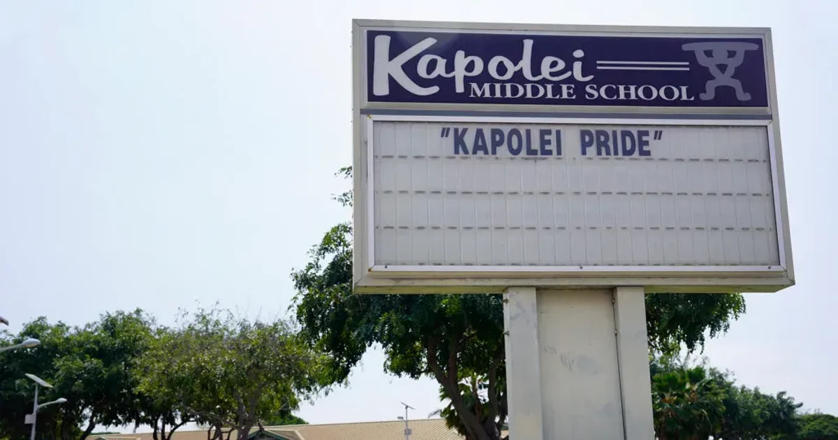 Hawaii Police Officer Sprays Students to Break Up Fight