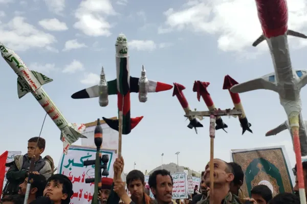 Houthis Disrupt Global Trade With Red Sea Missile Strikes