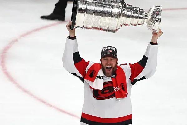 Hurricanes Beat Golden Knights 3-0 to Win Stanley Cup