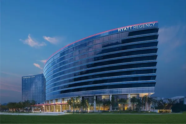 Hyatt Links Executive Pay to Direct Booking Targets