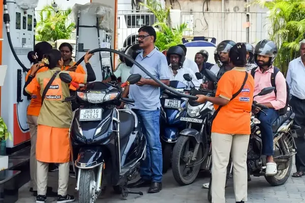 Indian Petrol Prices Rise on Surging Global Oil Costs