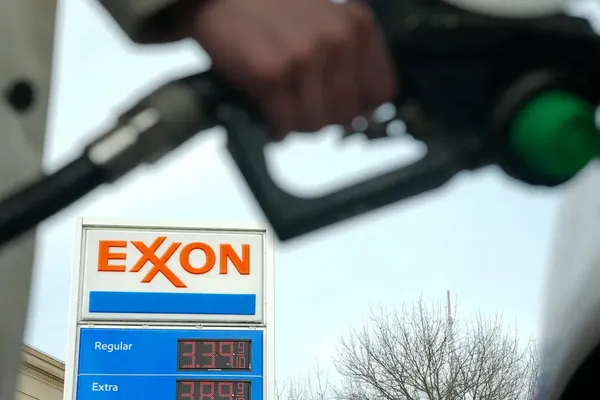 Rising Fuel Costs Trap Federal Reserve in Policy Dilemma