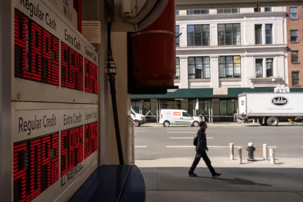 Oil Prices Top $100 and Revive Remote Work Debate