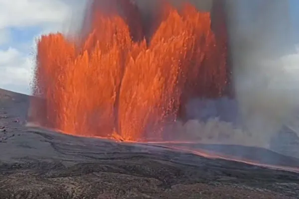 Hawaii Volcano Eruption Shuts Park and Major Highway