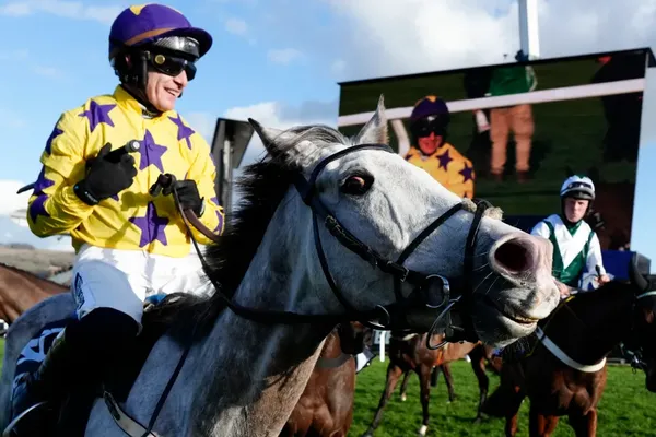 Il Etait Temps Survives Final-Fence Slip