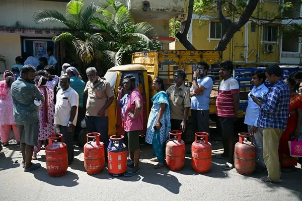 Rising Fuel Costs Push Indian Inflation Toward Danger Zone