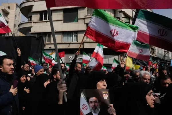 Iranian School Strike Deepens US War Debate