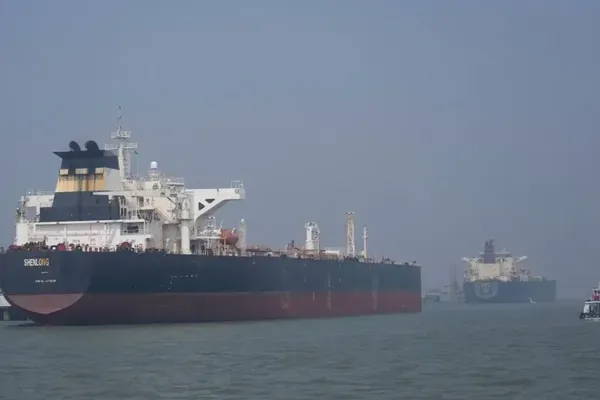 Iran Reopens Strait of Hormuz During Lebanon Truce