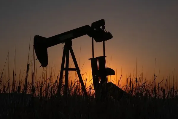 Iranian Blockade Drives Global Oil Prices Above $100