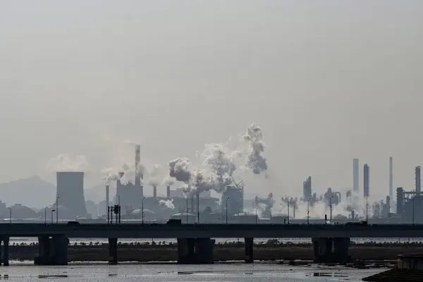 Iranian Oil Supply Collapse Threatens China Independent Refiners