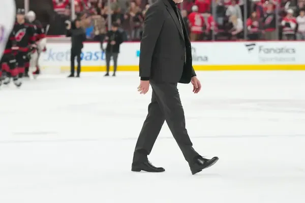 Islanders Replace Patrick Roy With Peter DeBoer
