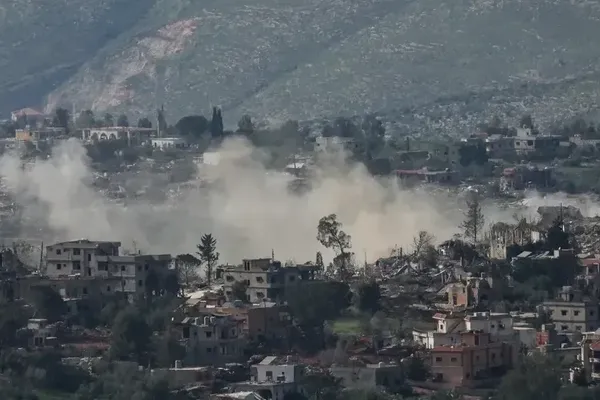 Israeli Airstrikes Kill 12 in Southern Lebanon Vehicle Strikes
