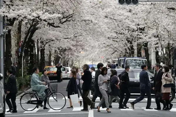 Japanese Small Business Wages Rise Five Percent