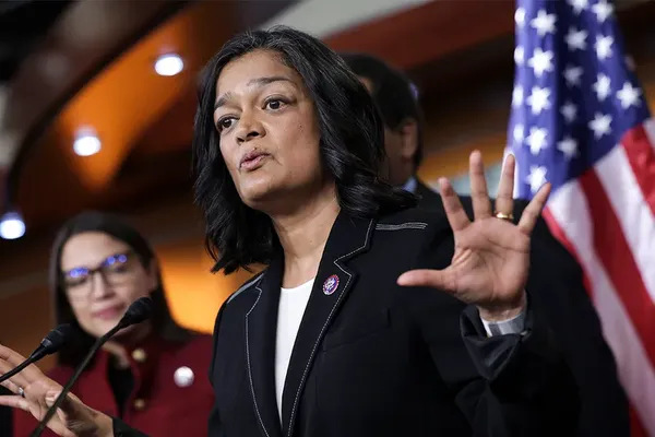 Jayapal Vows Prosecutions for Trump Immigration Officials