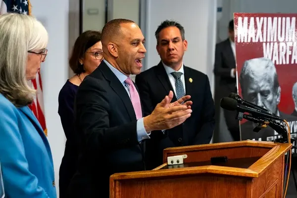 Jeffries Ties FISA Renewal to Kash Patel Resignation