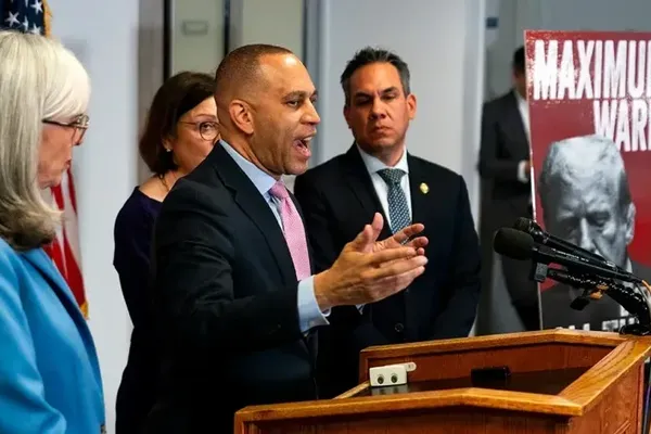 Jeffries Ties FISA Renewal to Kash Patel Resignation