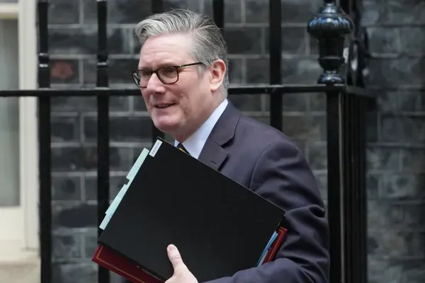 Starmer Faces UK Election Test as Labour Braces for Losses